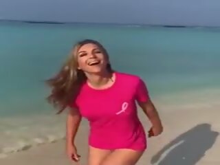 Elizabeth hurley - yläosattomissa bikinit uimapuku 2017-18: likainen video- 1a | xhamster