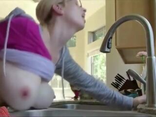 Prsatá podvod manželka bouchl na kuchyně counter: volný x jmenovitý film 8d | xhamster