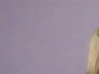 হতচেতন স্বর্ণকেশী সৌন্দর্য তরুণ কিশোর সঙ্গে বিশাল প্রাকৃতিক পাছা