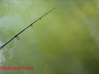 ছোট এশিয়ান থাই গুল্মবিশেষ গভীর যায় fishing এবং নাটক লুকান